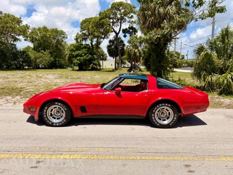 1981 Chevrolet Corvette - miniatura 2