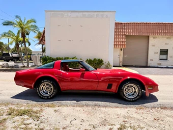 1981 Chevrolet Corvette - miniatura 6