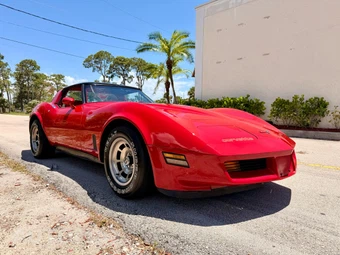 1981 Chevrolet Corvette - miniatura 7
