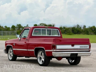 1983 Chevrolet C10 - miniatura 8