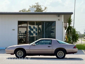 1984 Chevrolet Camaro Berlinetta - miniatura 2