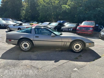 1984 Chevrolet Corvette - miniatura 4