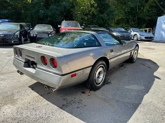 1984 Chevrolet Corvette - miniatura 5