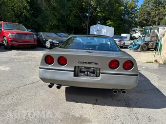 1984 Chevrolet Corvette - miniatura 6