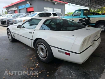 1984 Chevrolet Corvette – miniatura 2