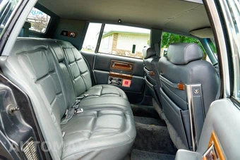 1985 Cadillac Fleetwood Brougham Sedan - miniatura 16