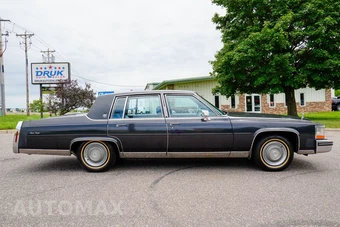 1985 Cadillac Fleetwood Brougham Sedan - miniatura 2