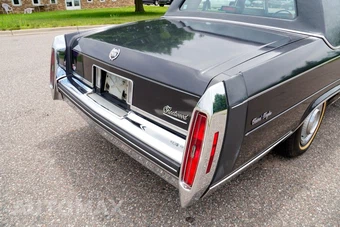 1985 Cadillac Fleetwood Brougham Sedan - miniatura 34