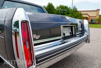 1985 Cadillac Fleetwood Brougham Sedan - miniatura 36