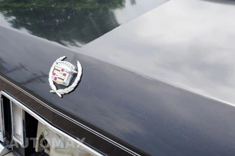 1985 Cadillac Fleetwood Brougham Sedan - miniatura 46