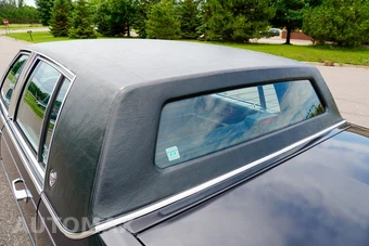 1985 Cadillac Fleetwood Brougham Sedan - miniatura 48