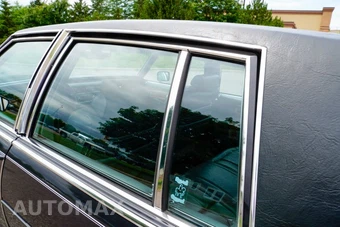 1985 Cadillac Fleetwood Brougham Sedan - miniatura 50