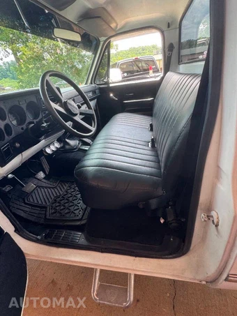 1985 Chevrolet 1500 Base - miniatura 10