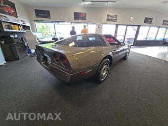 1985 Chevrolet Corvette - miniatura 3