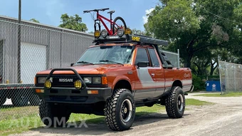 1985 Nissan Truck Deluxe - miniatura 2