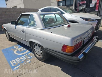1986 Mercedes-Benz 560 SL Convertible – miniatura 2