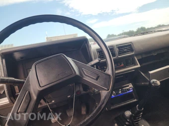 1986 Toyota Pickup SR5 - miniatura 10