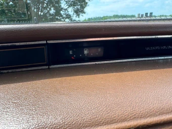 1987 Cadillac Brougham - miniatura 26