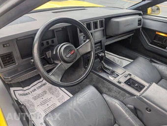 1987 Chevrolet Corvette Convertible - miniatura 2