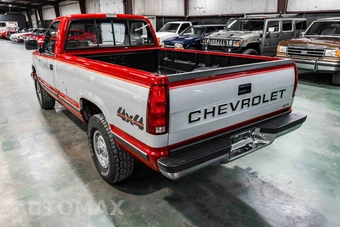 1988 Chevrolet K2500 - miniatura 3