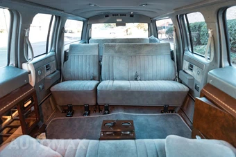 1988 Chevrolet Suburban - miniatura 2