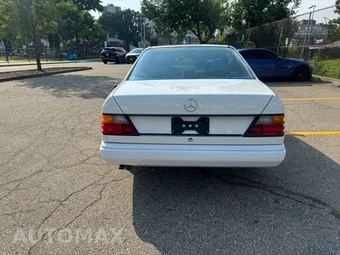 1988 Mercedes-Benz 300 CE Coupe - miniatura 4
