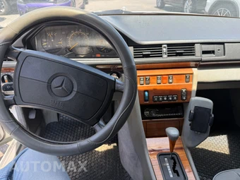 1990 Mercedes-Benz 300 D Sedan - miniatura 10