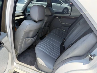 1990 Mercedes-Benz 300 D Sedan - miniatura 11