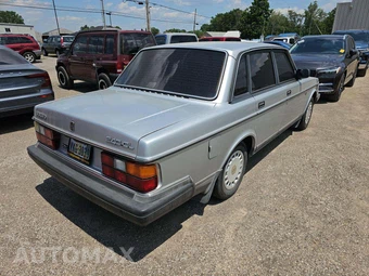 1990 Volvo 240 DL Sedan - miniatura 3
