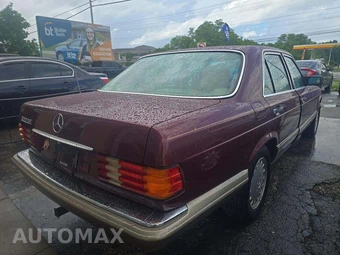 1991 Mercedes-Benz 300 SE Sedan - miniatura 3