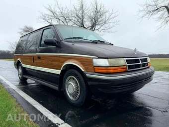 1992 Dodge Grand Caravan LE - miniatura 2