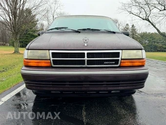 1992 Dodge Grand Caravan LE - miniatura 3