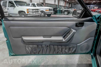 1993 Ford Mustang LX Hatchback - miniatura 12