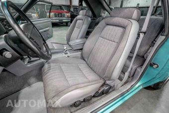 1993 Ford Mustang LX Hatchback - miniatura 13