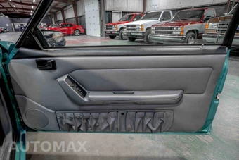 1993 Ford Mustang LX Hatchback - miniatura 15