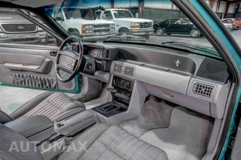 1993 Ford Mustang LX Hatchback - miniatura 17