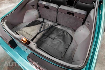 1993 Ford Mustang LX Hatchback - miniatura 21