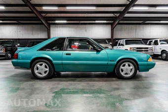 1993 Ford Mustang LX Hatchback - miniatura 6