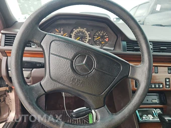 1993 Mercedes-Benz 300 E Sedan – miniatura 10