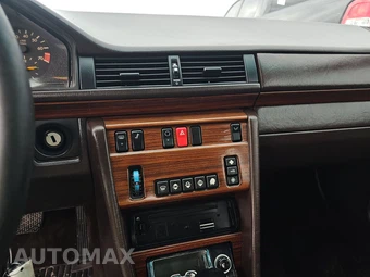 1993 Mercedes-Benz 300 E Sedan – miniatura 11