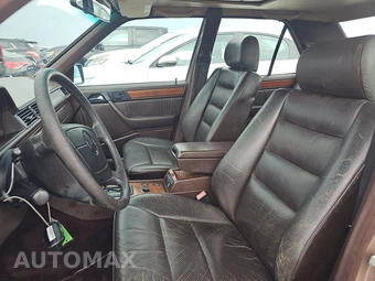 1993 Mercedes-Benz 300 E Sedan – miniatura 7