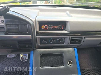 1995 Ford Bronco XLT - miniatura 7