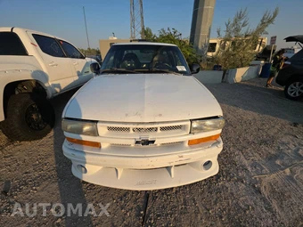 1996 Chevrolet S-10 LS Extended Cab Long Bed - miniatura 2