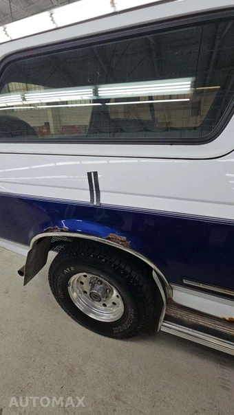 1996 Ford Bronco XLT - miniatura 21