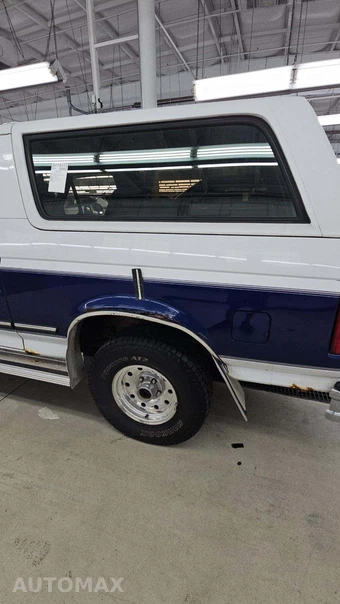 1996 Ford Bronco XLT - miniatura 30