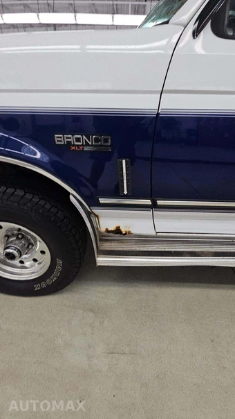 1996 Ford Bronco XLT - miniatura 32