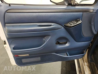 1996 Ford Bronco XLT - miniatura 9