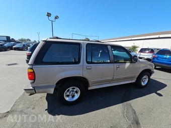 1996 Ford Explorer XLT – miniatura 4