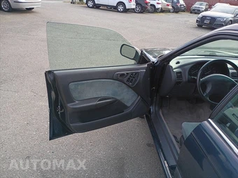 1996 Subaru Legacy L – miniatura 10
