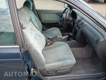 1996 Subaru Legacy L – miniatura 13